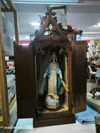 Virgen Inmaculada con Capilla