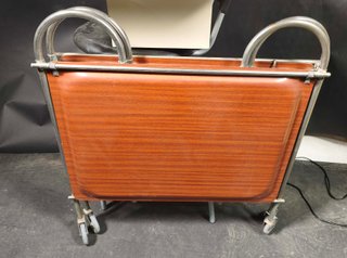 Bandeja auxiliar vintage plegable con ruedas