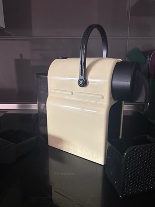 Cafetera Nespresso Magimix Beige