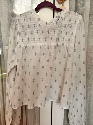 Blusa NOON blanca con detalles plateados