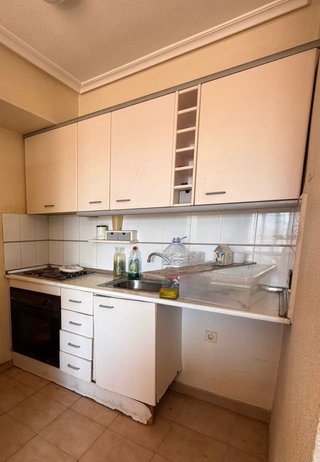 Mueble de cocina blanco y gris  Se vende