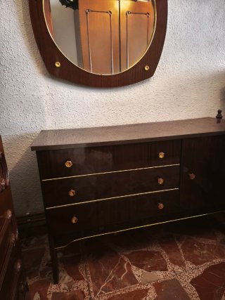 Cómoda y espejo madera oscura