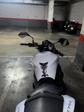 Kawasaki Z750 ABS Blanca 2010