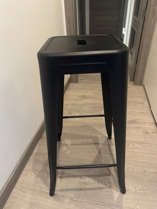 Silla alta de bar negra