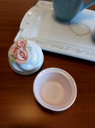 Set 2 tazze shabby con vassoio e dolcetto
