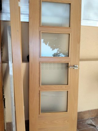 Puerta de haya con 4 cristales
