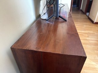 Aparador de madera con 12 cajones