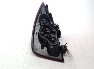 Piloto trasero derecho nissan 22503640 primera p12