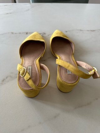 Sandalias amarillas CORTIEL tacón Slingback