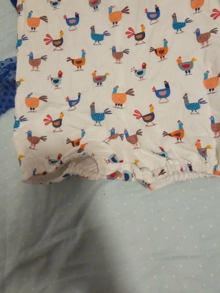 Peto niña estampado gallinas