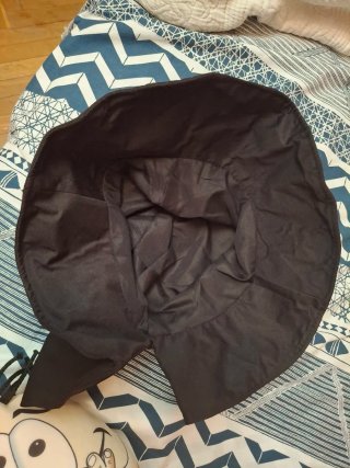 Gorro negro con lazo