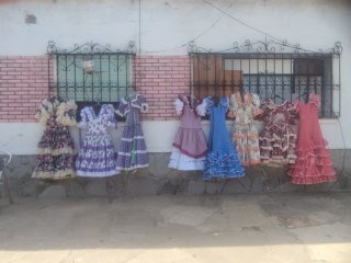 Trajes Rocieros y Sevillanas Modistos