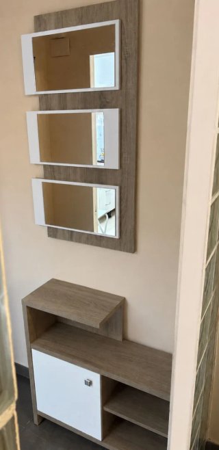 Mueble recibidor con espejo y almacenaje