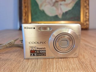 Nikon Coolpix S200 - Cámara digital de 7,1 MP