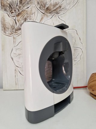 Cafetera Dolce Gusto Blanca y Gris