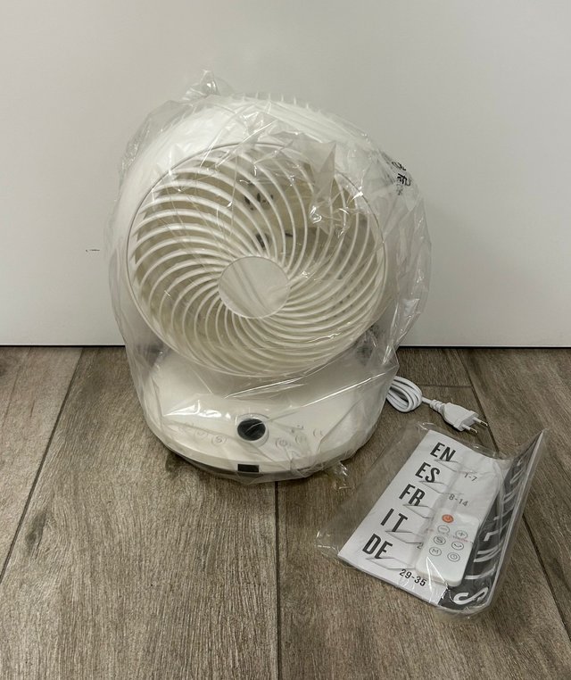 Ventilador blanco con rotación