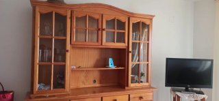 Mueble provenzal, mesa y 4 sillas y dos colchones