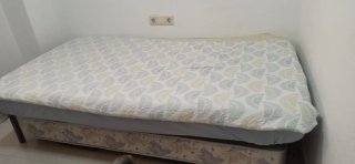 Mueble provenzal, mesa y 4 sillas y dos colchones