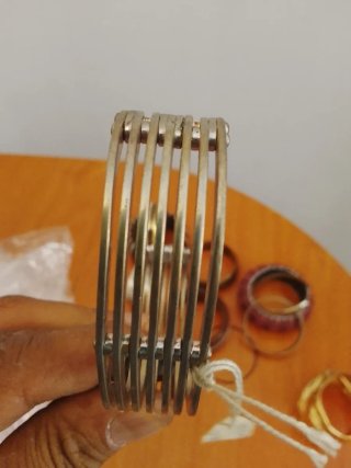 antigua pulsera  de metal plateado