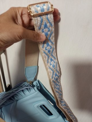 Bolso azul flecos nuevo con correa ajustable