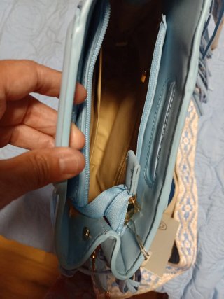 Bolso azul flecos nuevo con correa ajustable
