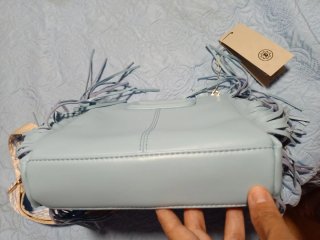 Bolso azul flecos nuevo con correa ajustable