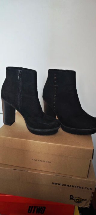 Botines negros de tacón
