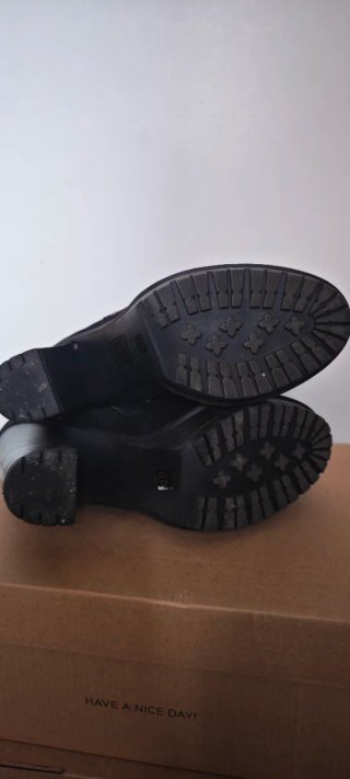 Botines negros de tacón