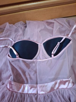 Vestido rosa satinado con tul