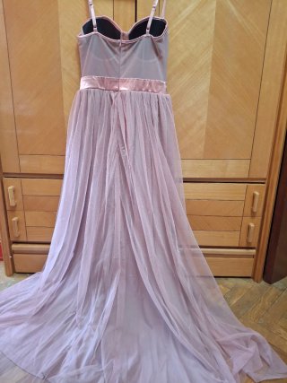 Vestido rosa satinado con tul