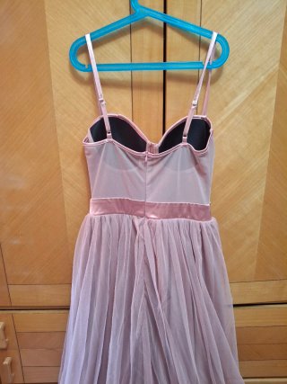 Vestido rosa satinado con tul