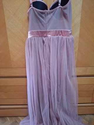Vestido rosa satinado con tul