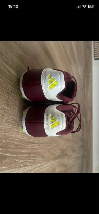 Zapatillas de tacos Adidas rojas y blancas