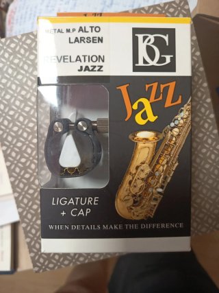 Abrazadera BG Revelation Jazz para Saxo Alto