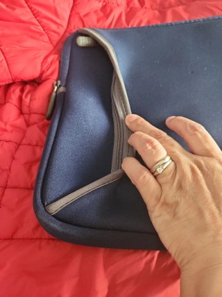Funda portátil azul con cremalleras