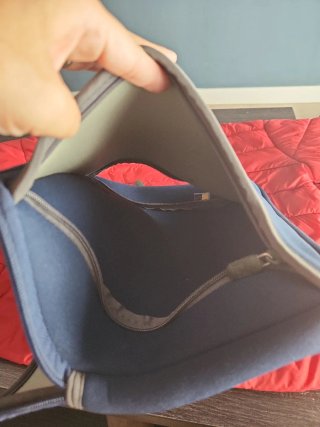 Funda portátil azul con cremalleras