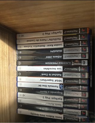 Consegna di giochi PlayStation 2 (PS2)