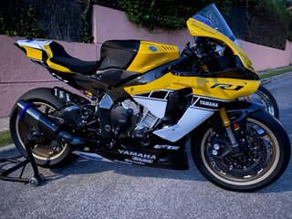 Yamaha R1 60th Aniversario