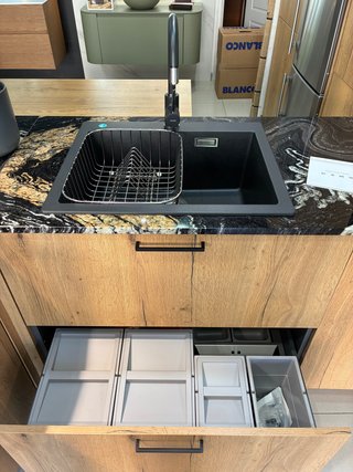 COCINA DE EXPOSICIÓN EN PERFECTO ESTADO