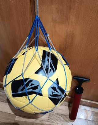 Botas 45,5, balón y espinilleras fútbol