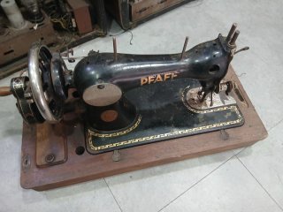 Máquina de coser Pfaff antigua
