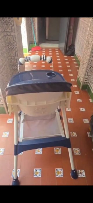 Trona de bebé azul y beige