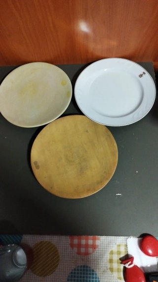3 Platos Cerámica Beige y Blanco - 30 centimos