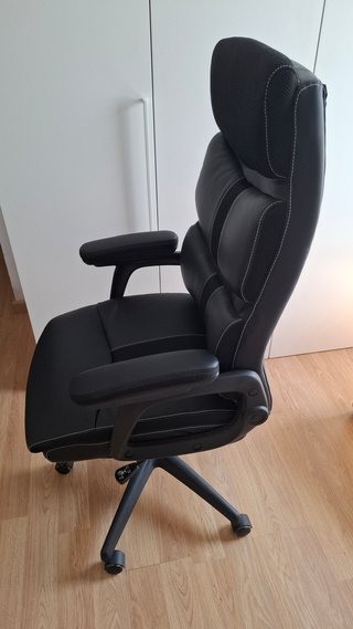 Silla de escritorio ergonómica negra
