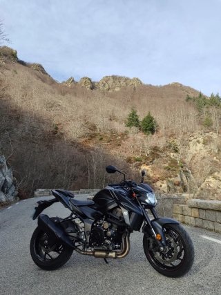 Suzuki GSX-S 750 Negra