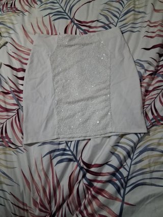 Falda blanca con lentejuelas