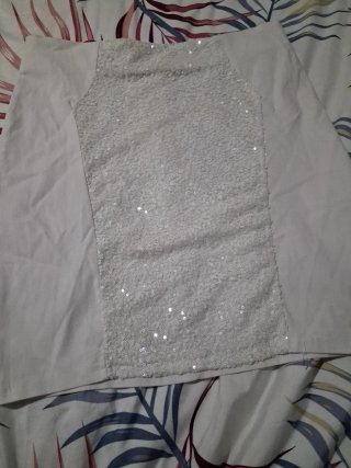 Falda blanca con lentejuelas