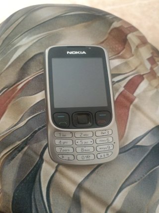Teléfono Móvil Nokia Plata y Negro