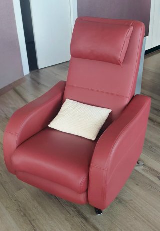 Butaca reclinable, extensible y giratoria de piel