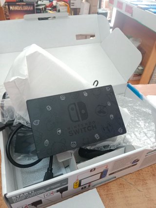 CONSOLA NINTENDO SWITCH 2020 CON ACCESSORI